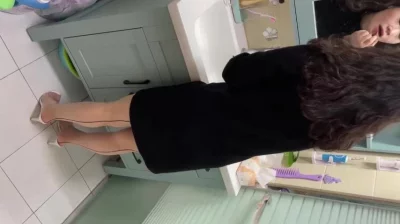 涂口红呢？这是准备大战一番啊